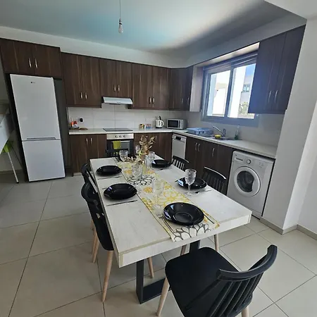 Trendy 38 Larnaca, Pyla 别墅 *